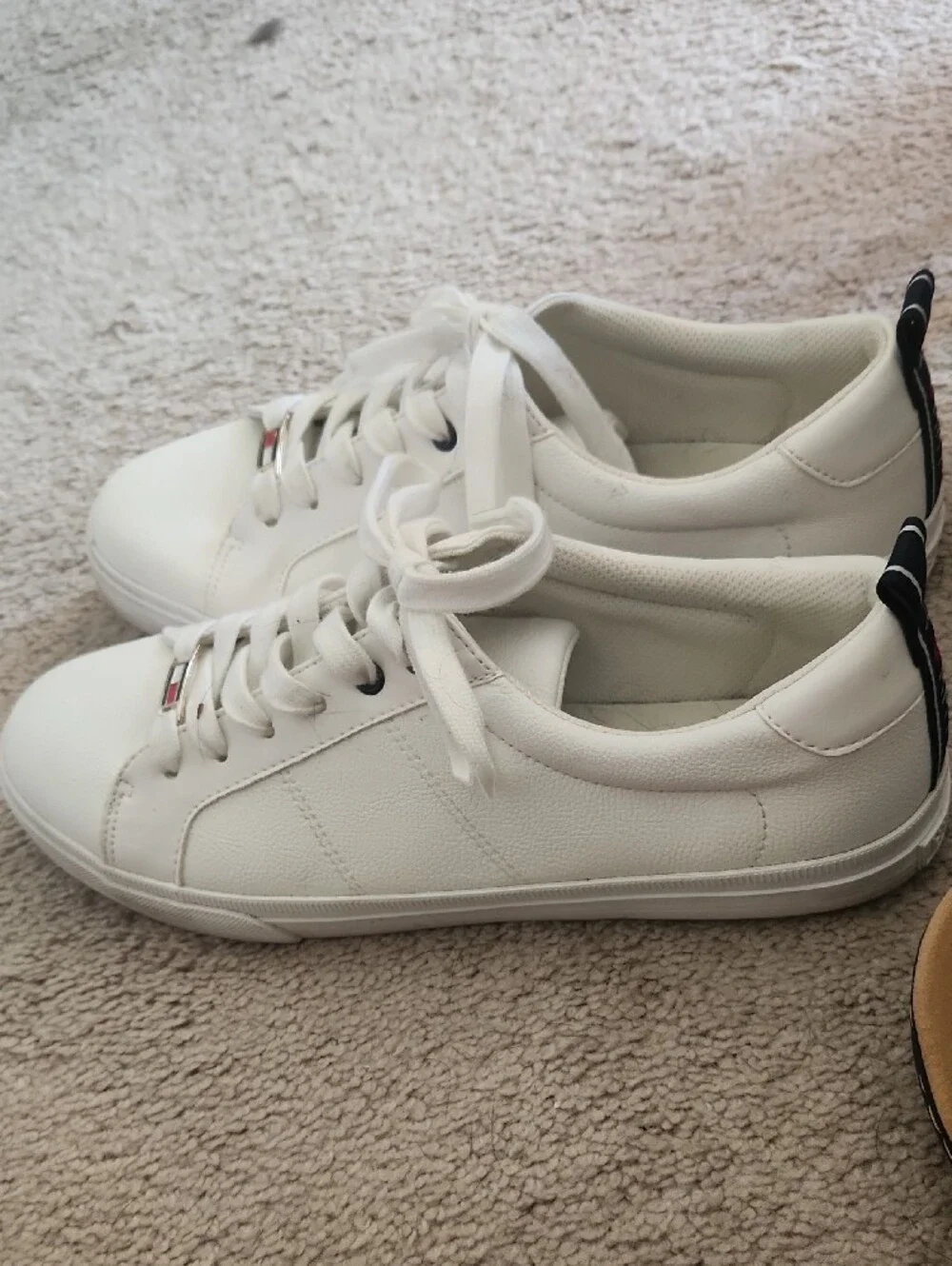 Tommy Hilfiger White Leather Low-Profile Sneakers with Flag Accent